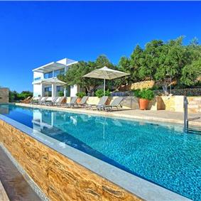 5 bedroom luxury villa with infinity pool, sea views and tennis court near Chania, sleeps 10